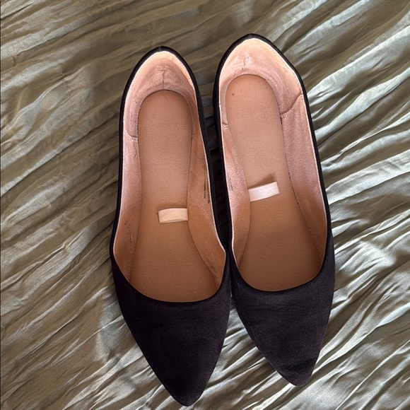 Elegant Black Women's Flats - Picture 1 of 4